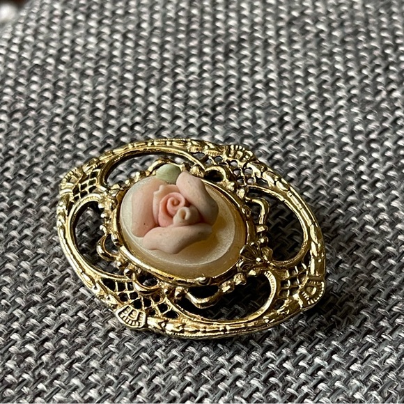 1928 | Vintage | Pink Rose Collection Porcelain Flower Gold Tone Pin Brooch - Picture 14 of 14